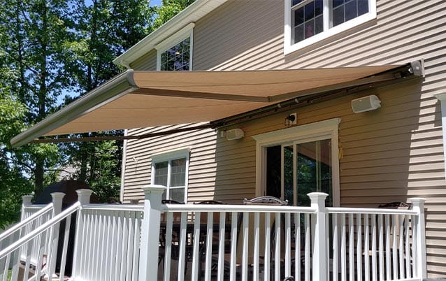 Aristocrat manor retractable awning