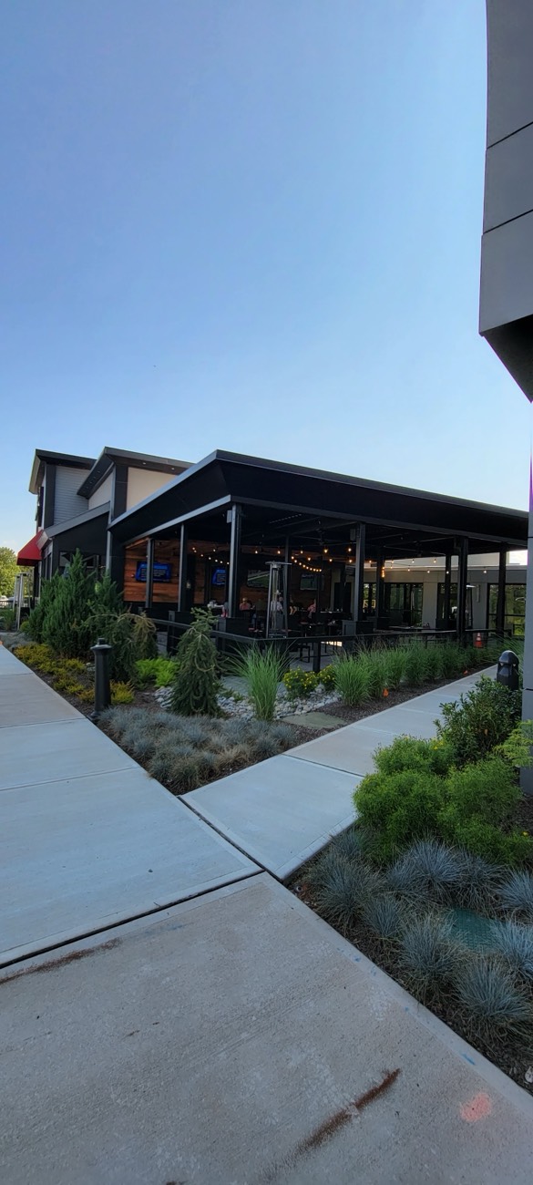 Tommy's Tavern — Bridgewater — Restaurant pergola installation in Bridgewater, NJ