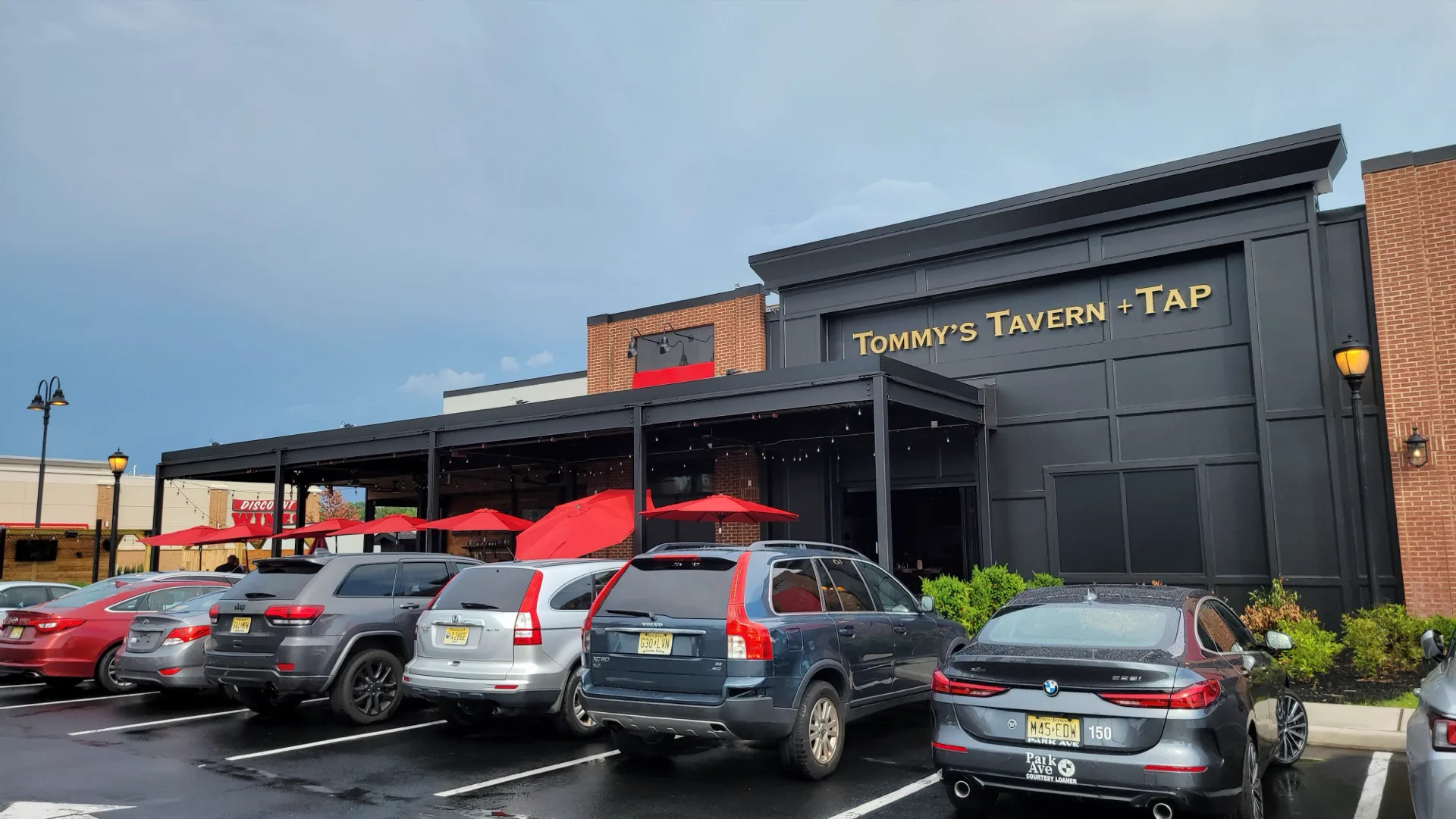 Tommy's Tavern & Tap exterior louvered roof