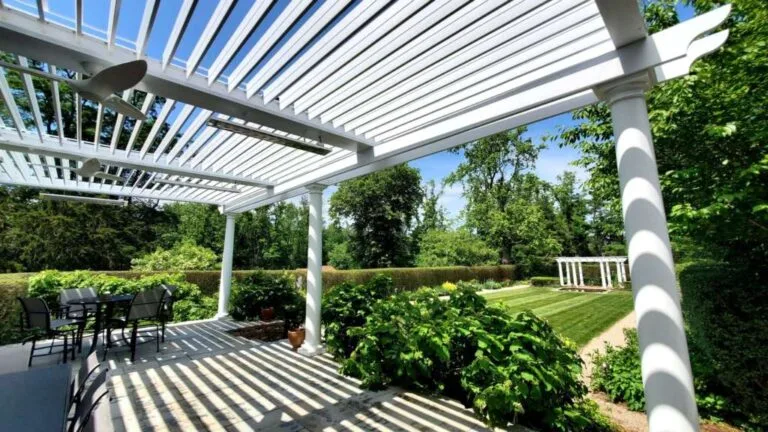 Classic motorized pergola