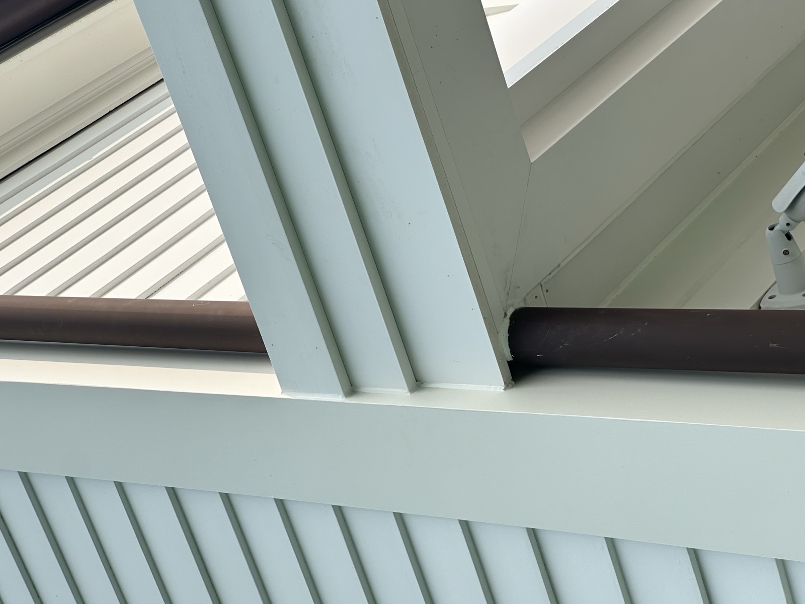 Darien, CT louvered roof — outdoor living view