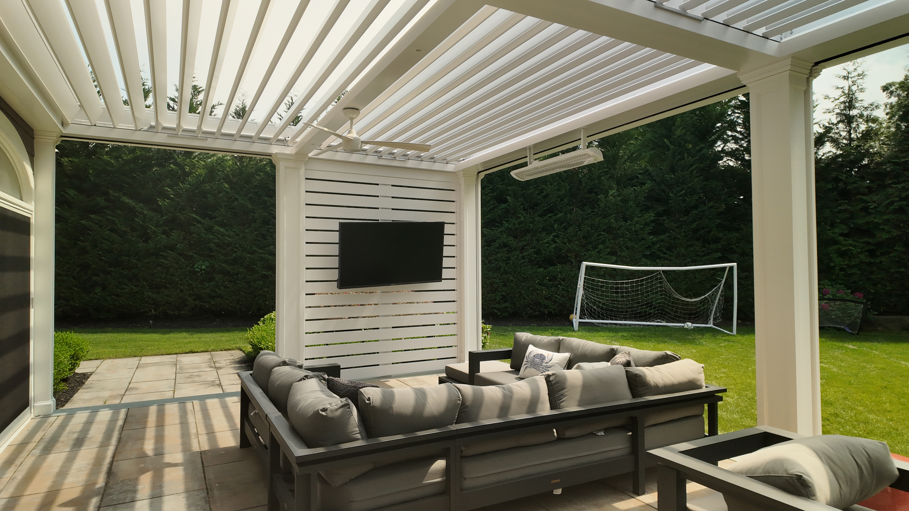 Custom transitional columns — Manhasset, NY, by Breslow Design & Build