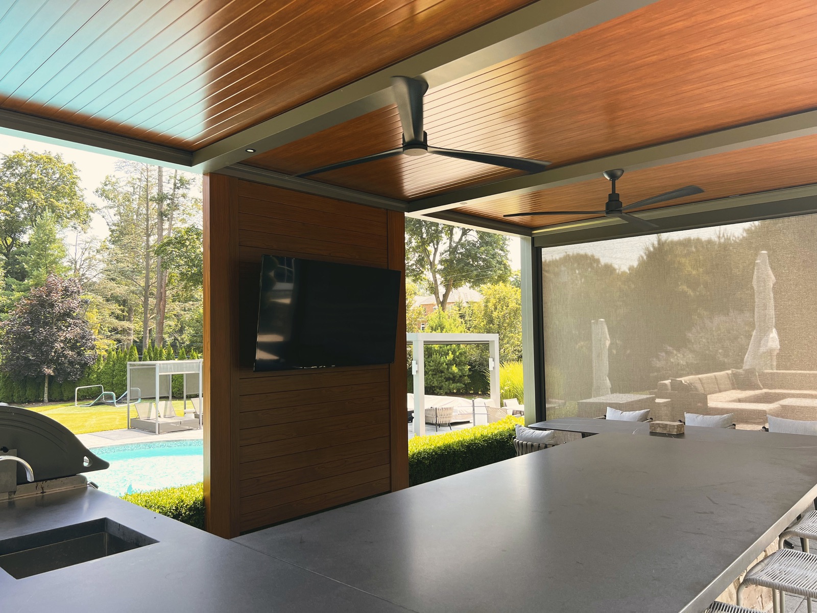 Old Westbury R-Shade fixed-roof pergola — detail
