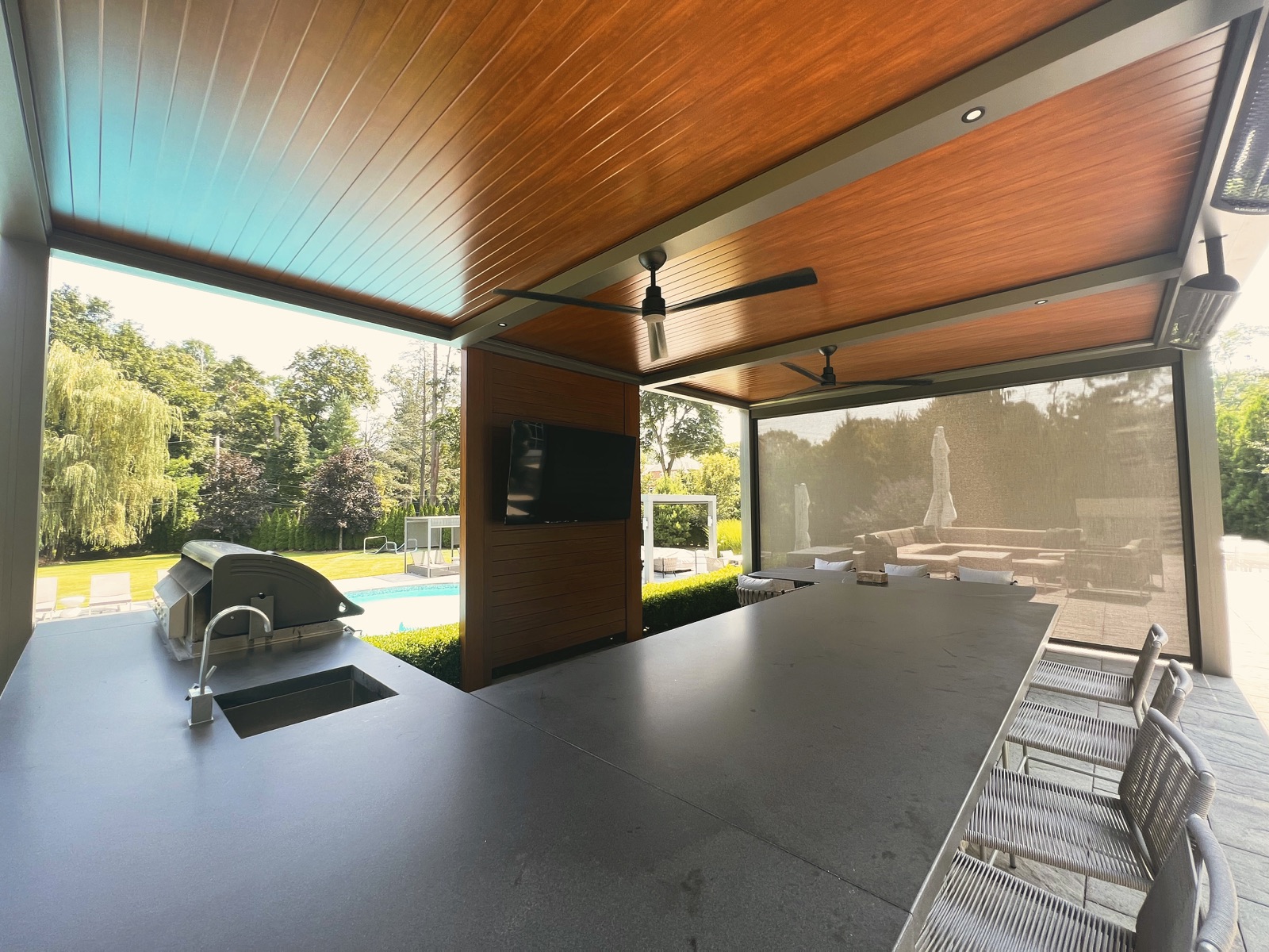Old Westbury R-Shade — outdoor living view