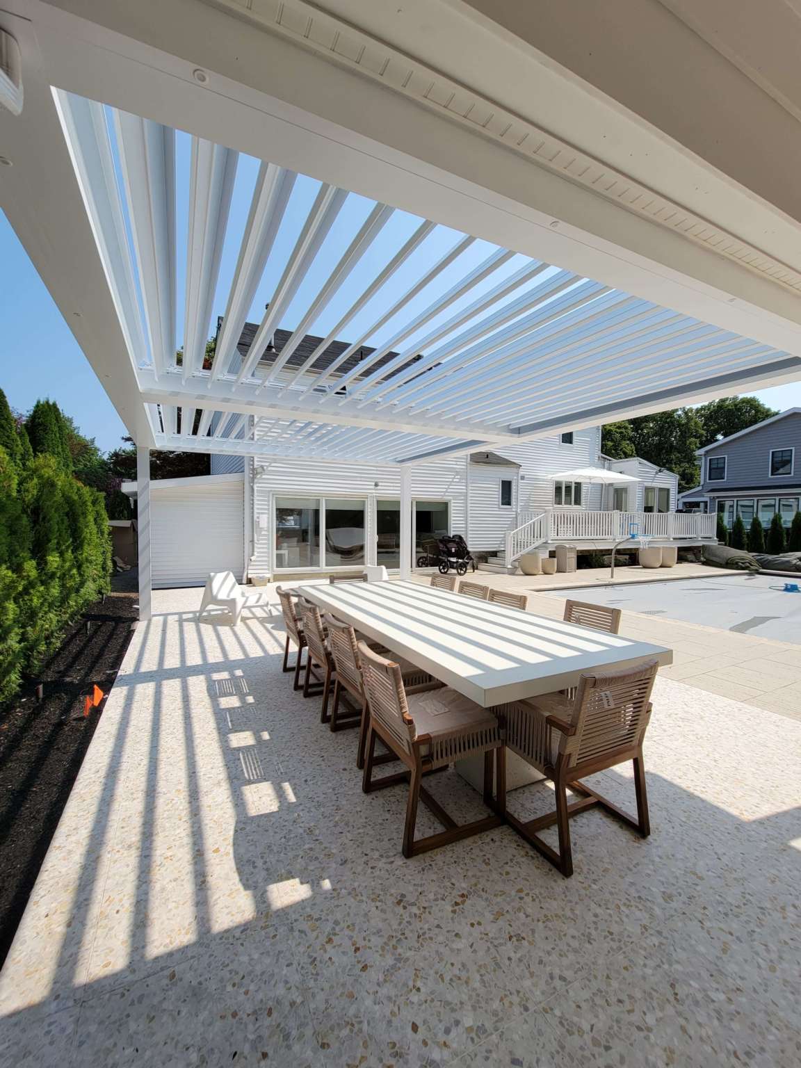 Breslow's Product Outdoor motorized pergola dining